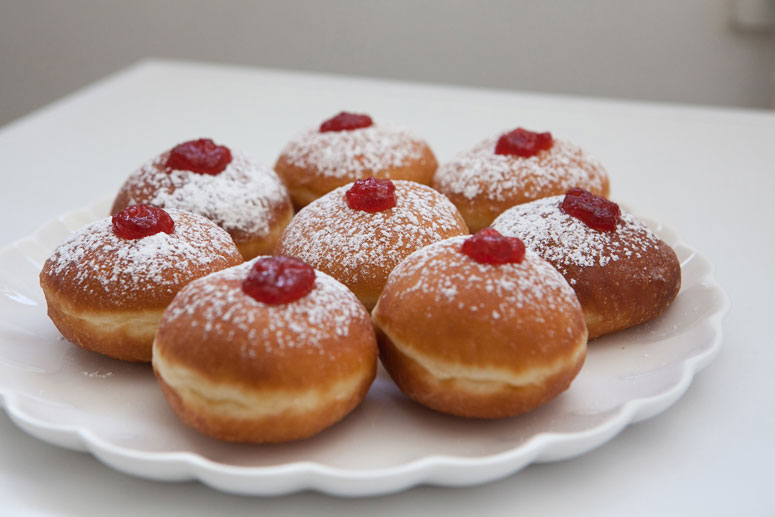 Homemade Jelly Filled Powdered Donuts (Hanukkah Sufganiyot) Recipe